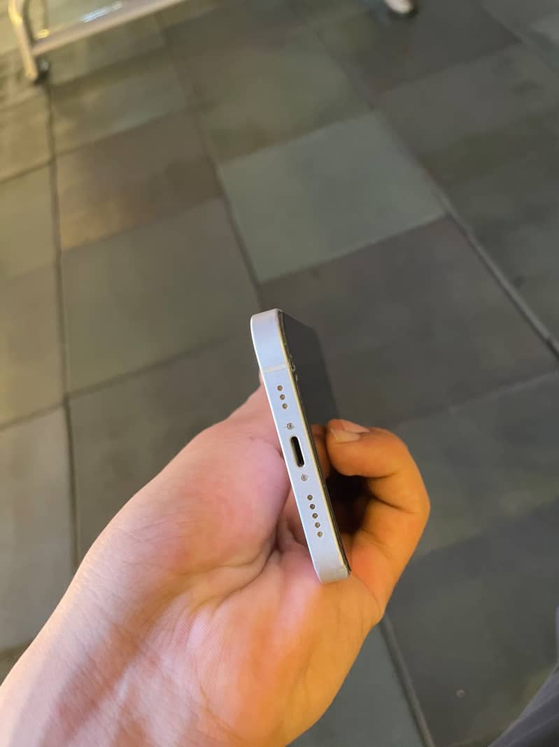 Apple iPhone 12 6