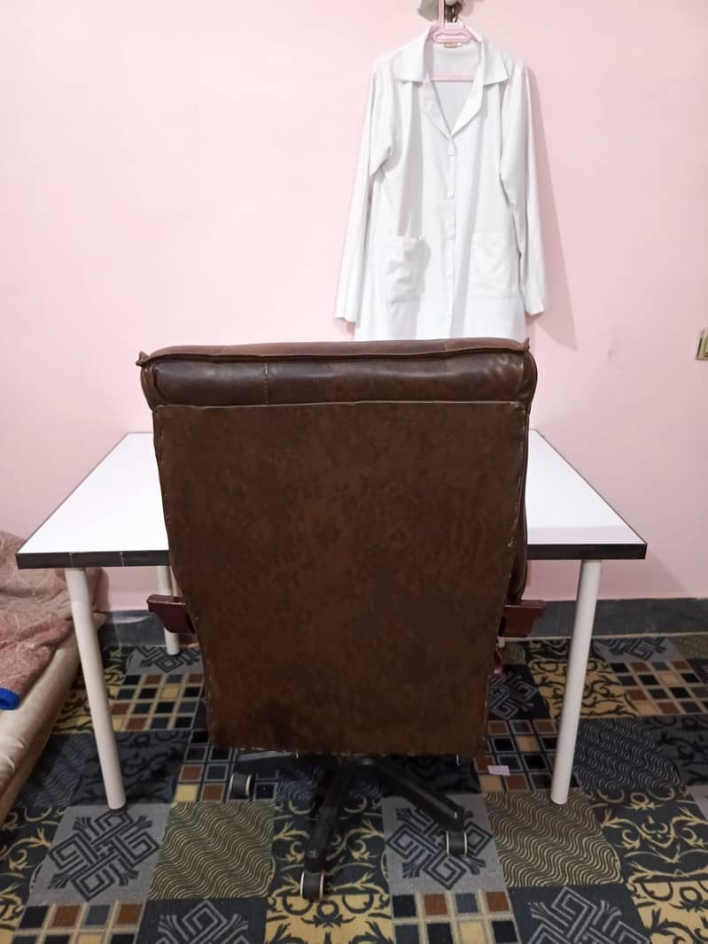 Executive Chair 1