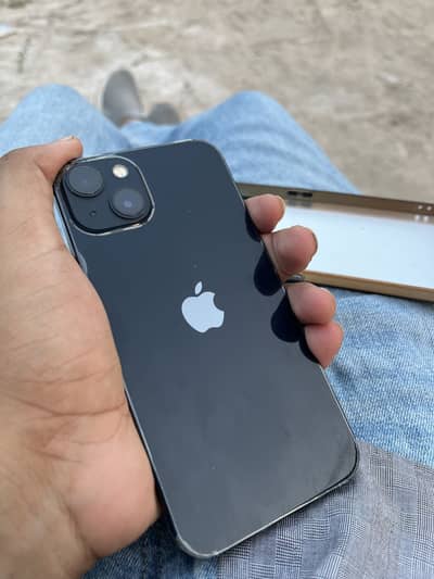 Apple iPhone 13