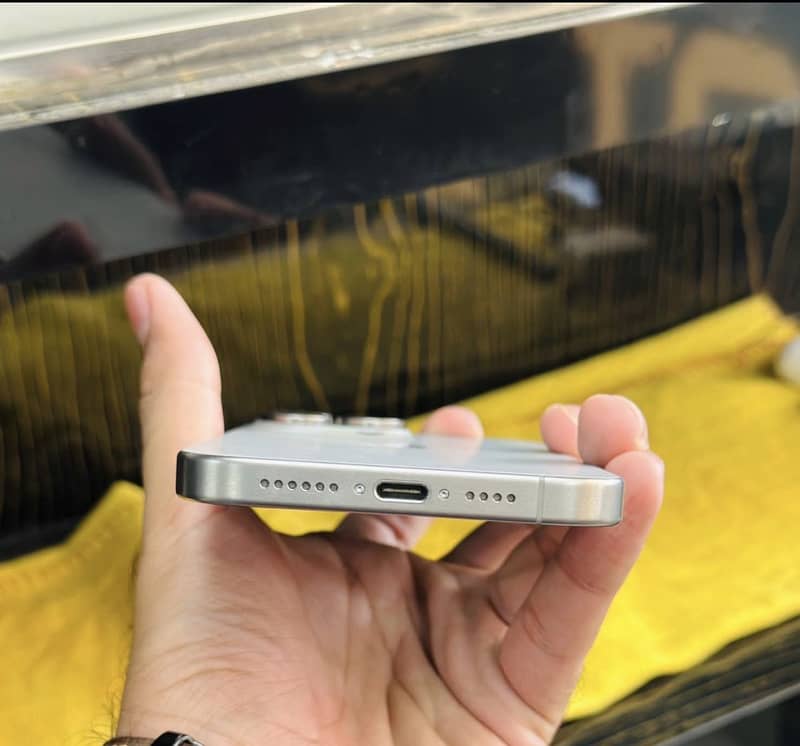 Apple iPhone 15 Pro Max 0