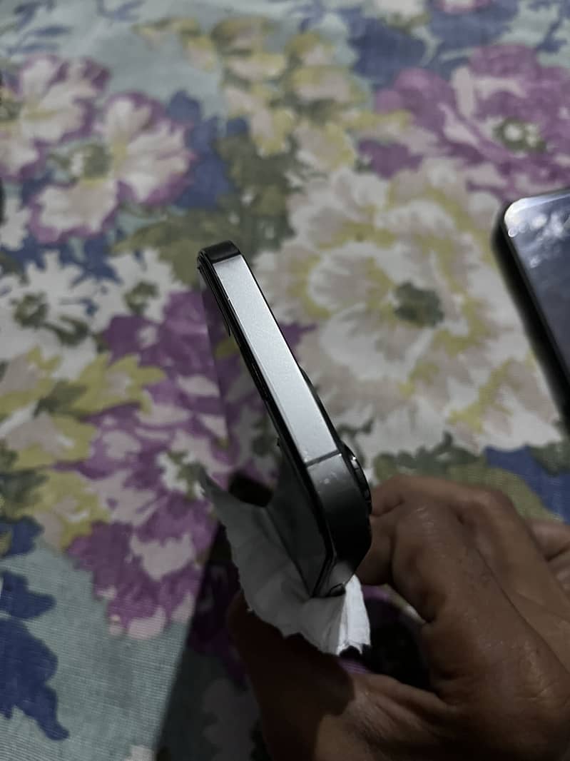 Apple iPhone 13 Pro 1