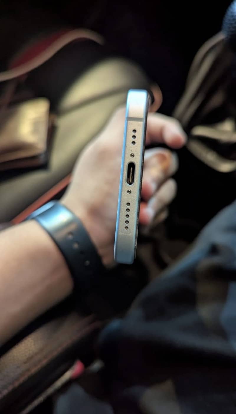 Apple iPhone 15 4