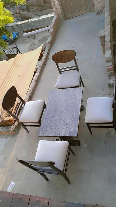 4 chairs 1 centre table
