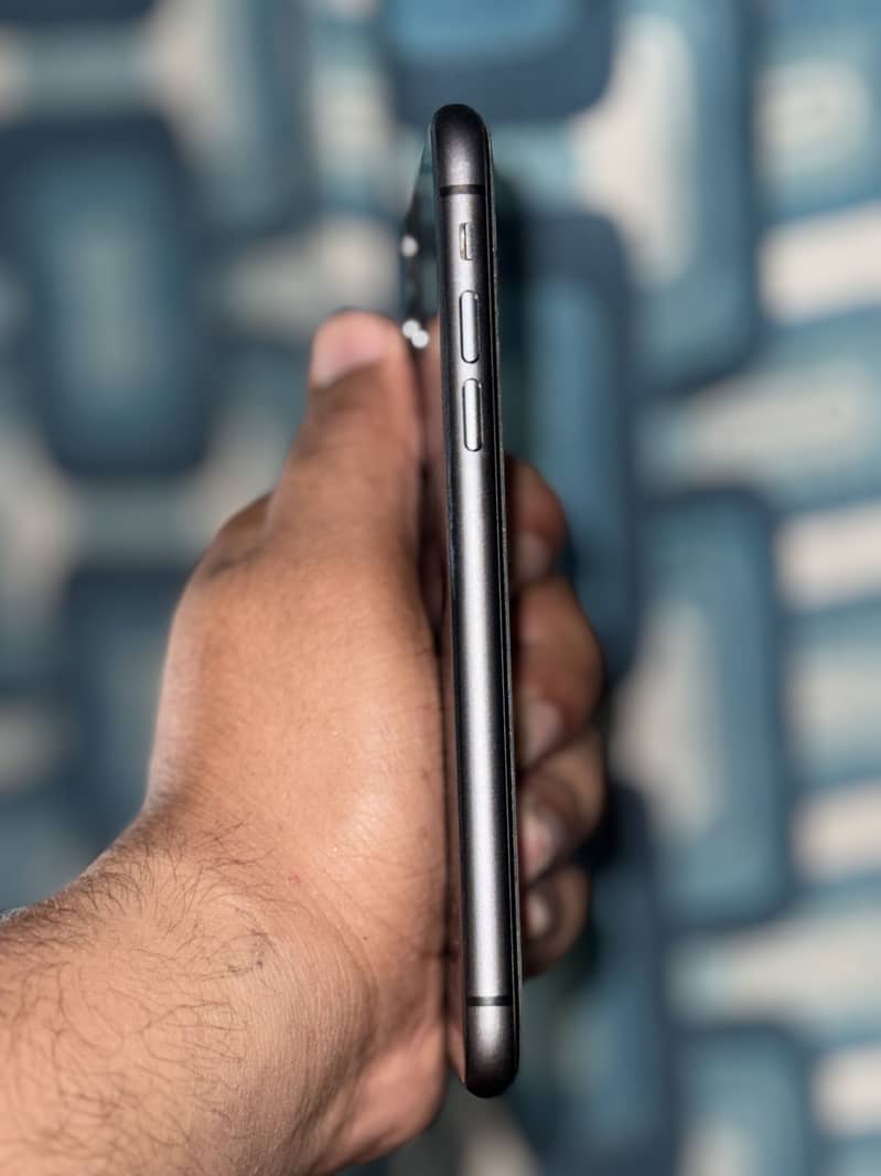 Apple iPhone 11 3