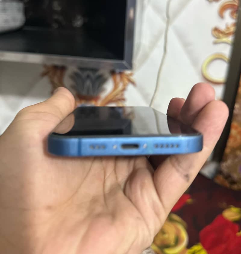 Apple iPhone 13 4