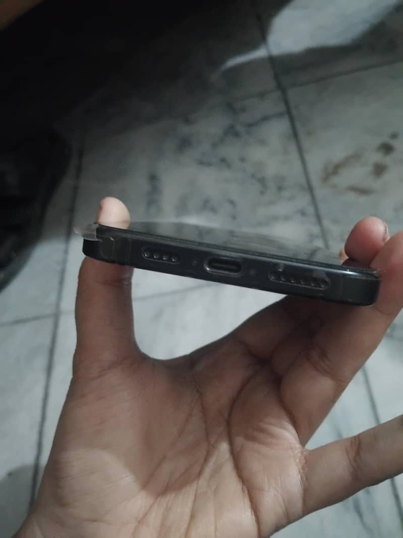 Apple iPhone 16 Pro Max 1