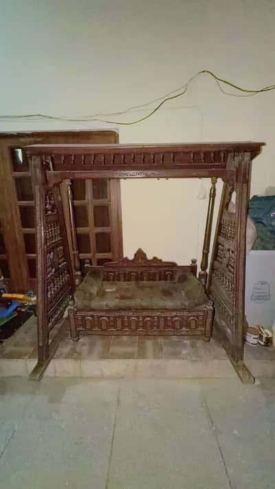HERITAGE WOODEN SWING