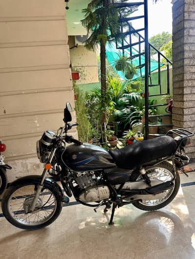 Suzuki GS 150 2015