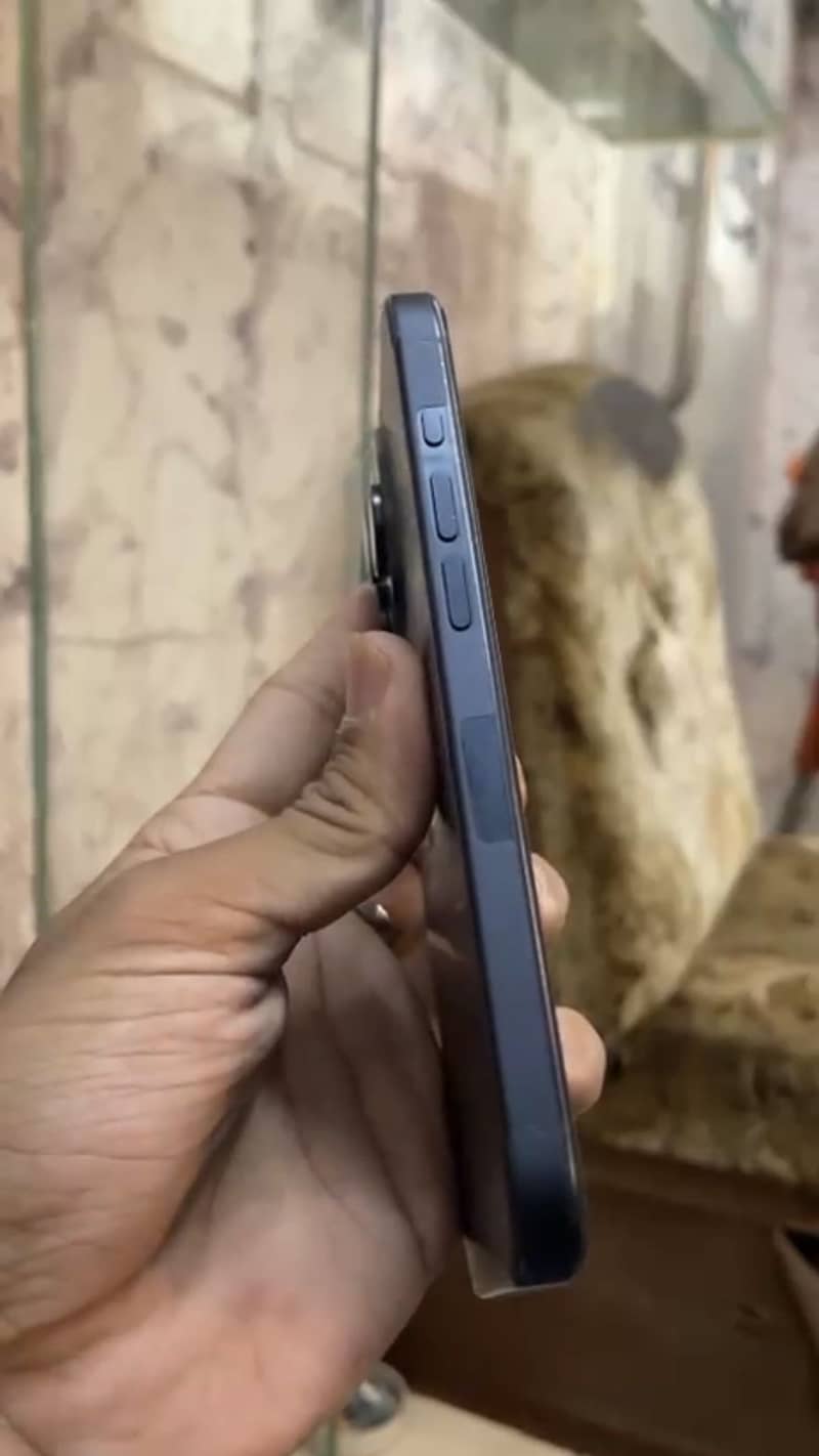Apple iPhone 15 Pro 3