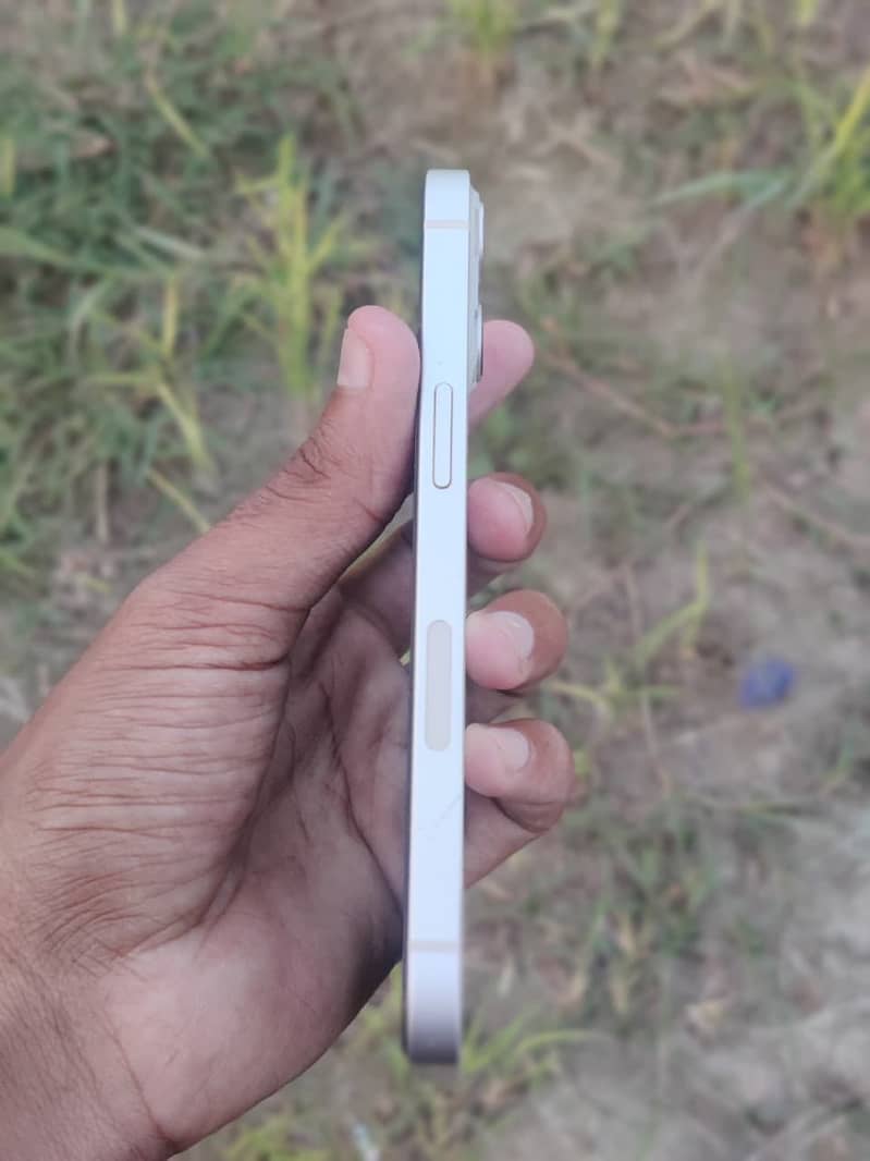Apple iPhone 13 4