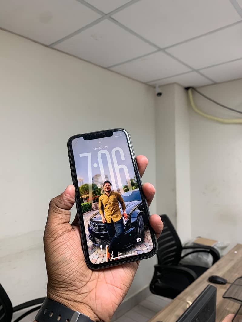 Apple iPhone 11 7
