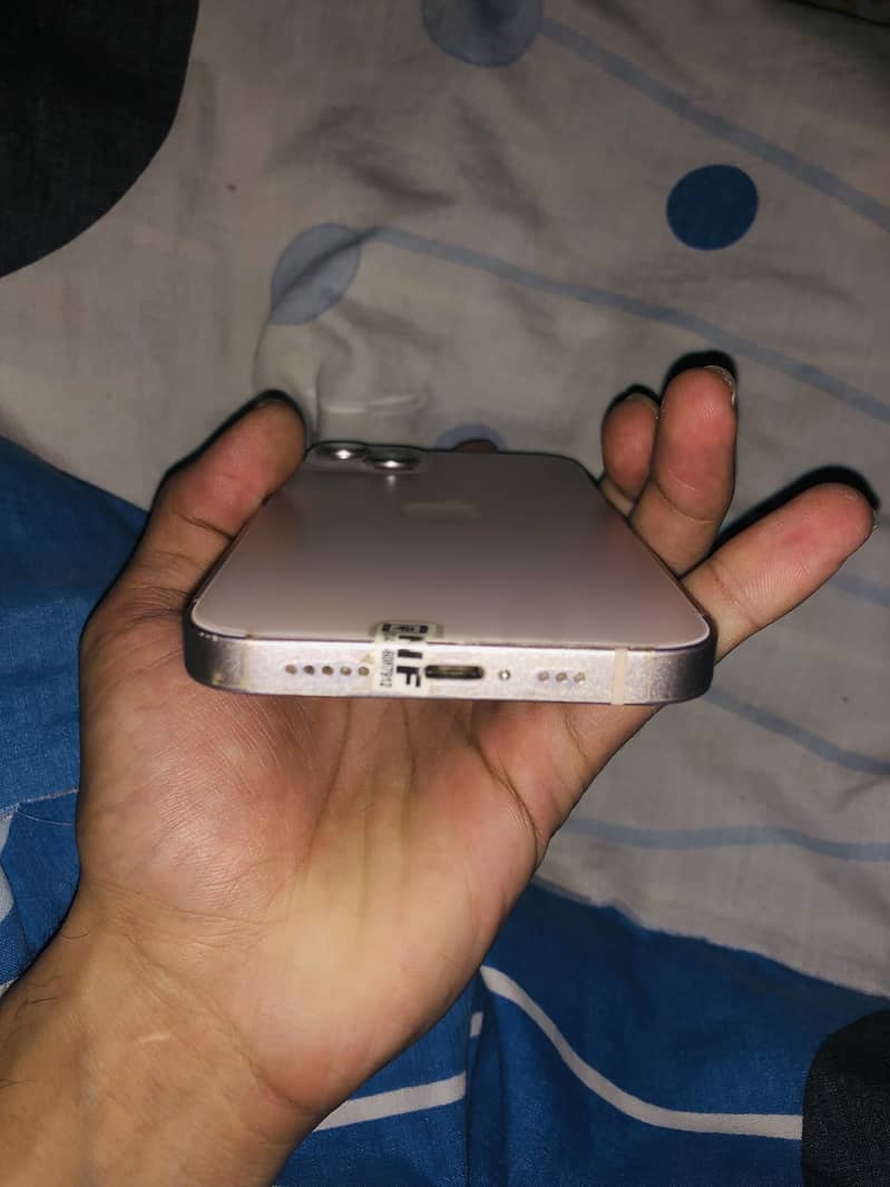 Apple iPhone 13 2