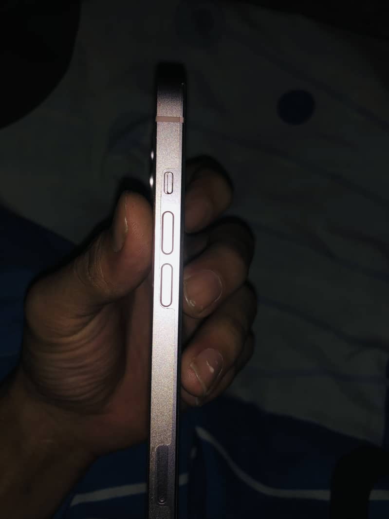 Apple iPhone 13 4