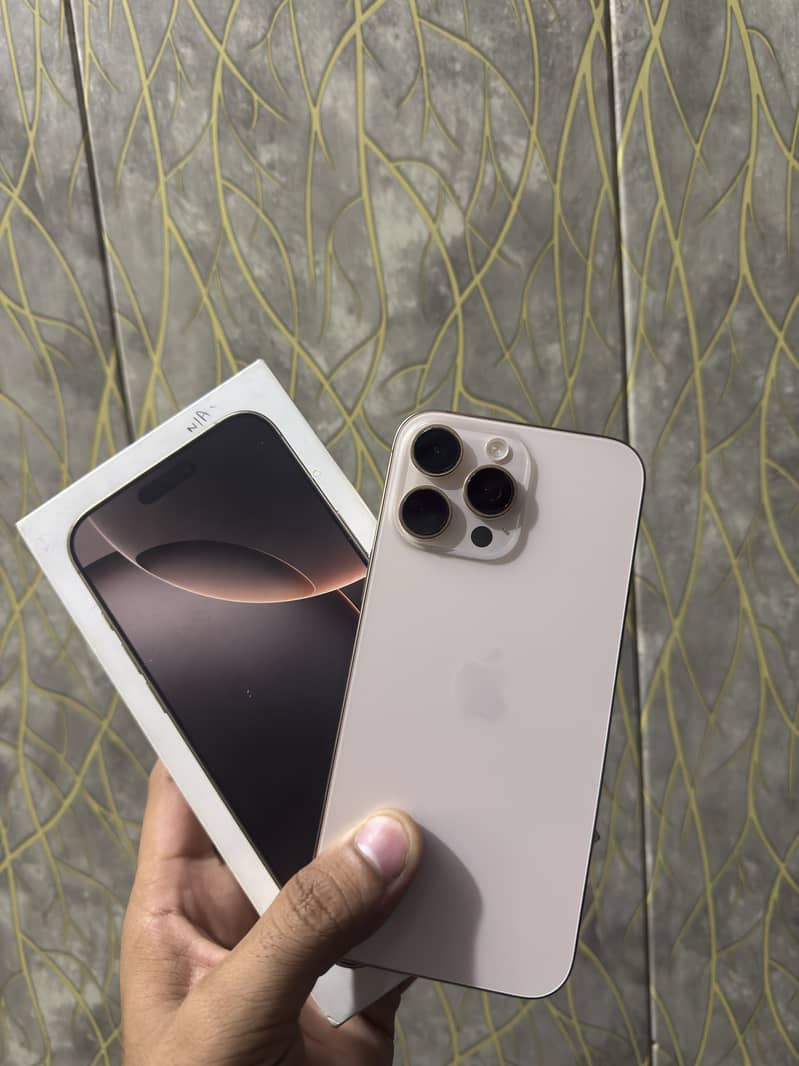 Apple iPhone 16 Pro Max 0