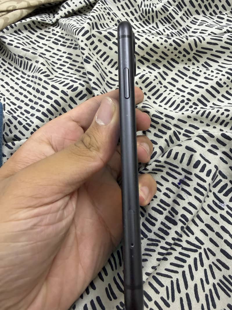 Apple iPhone 11 3