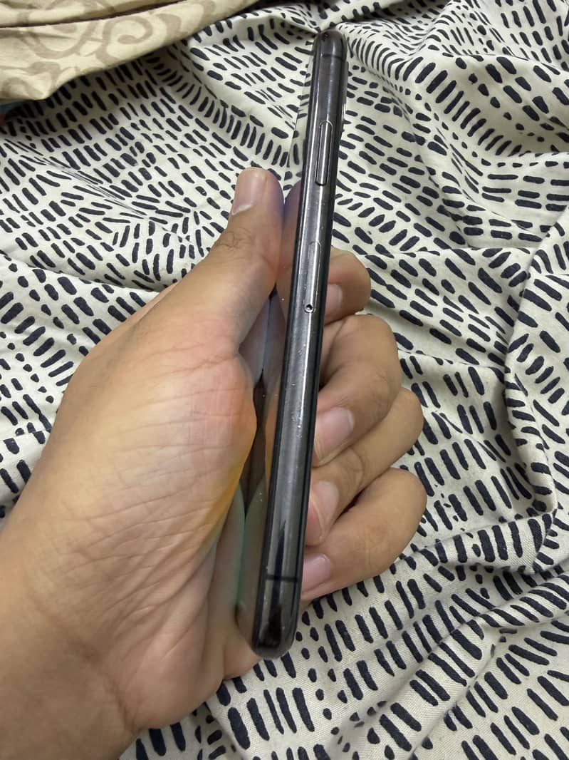 Apple iPhone X 4