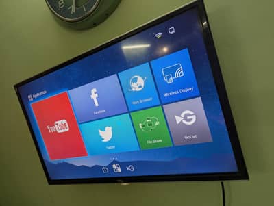TCL 32 INCH ANDROID LED WITH REMOTE WALL MOUNT BOX