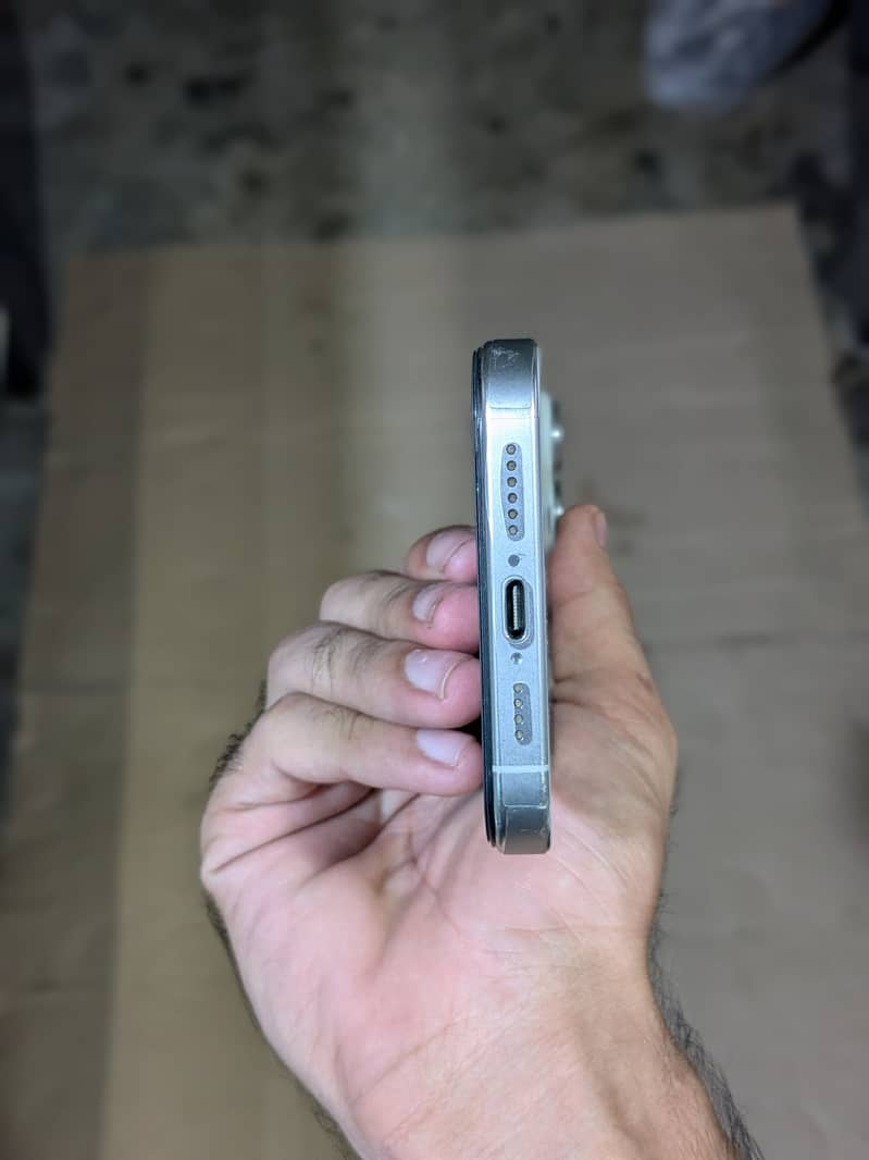 Apple iPhone 15 pro max 3