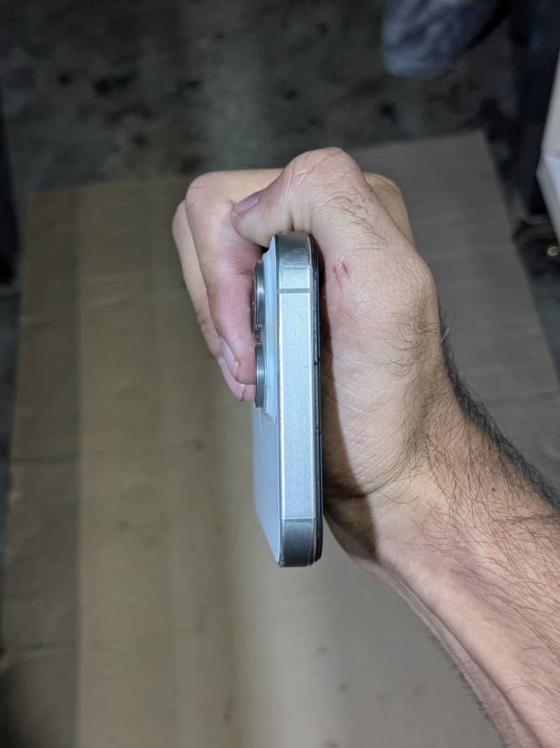 Apple iPhone 15 pro max 4