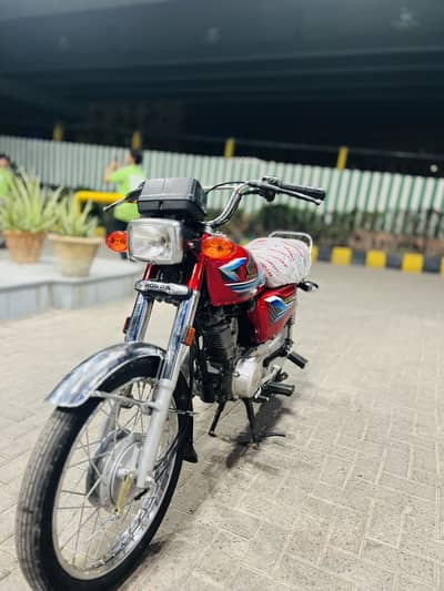 Honda 125 2024 red edition