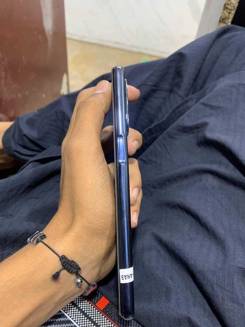 One Plus  N200 2