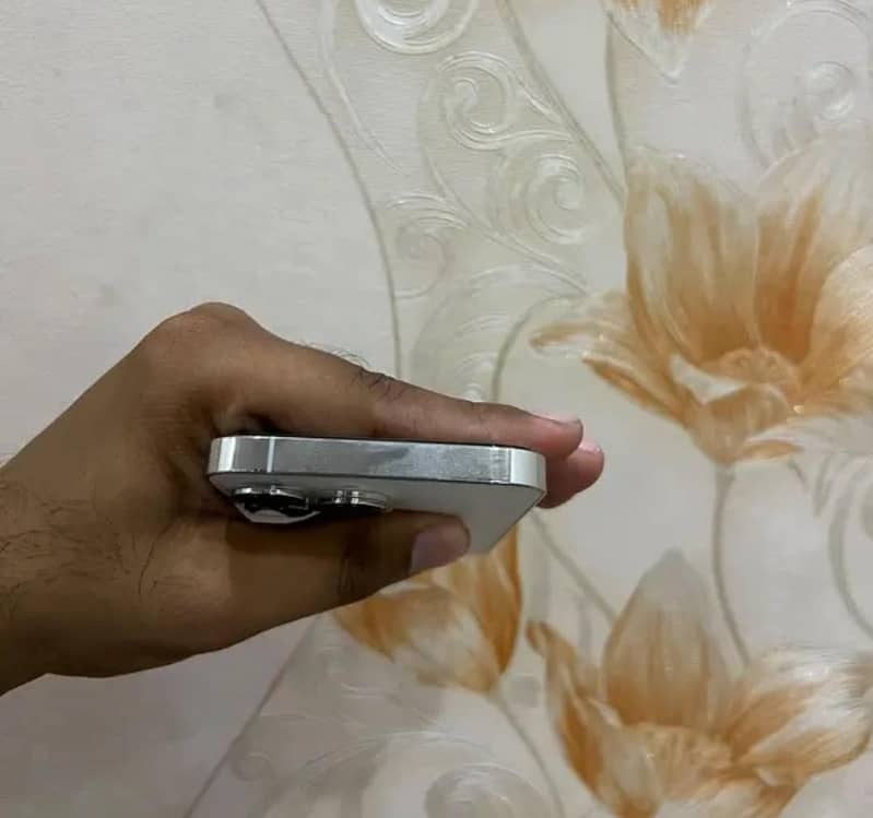 Apple iPhone 13 Pro 3