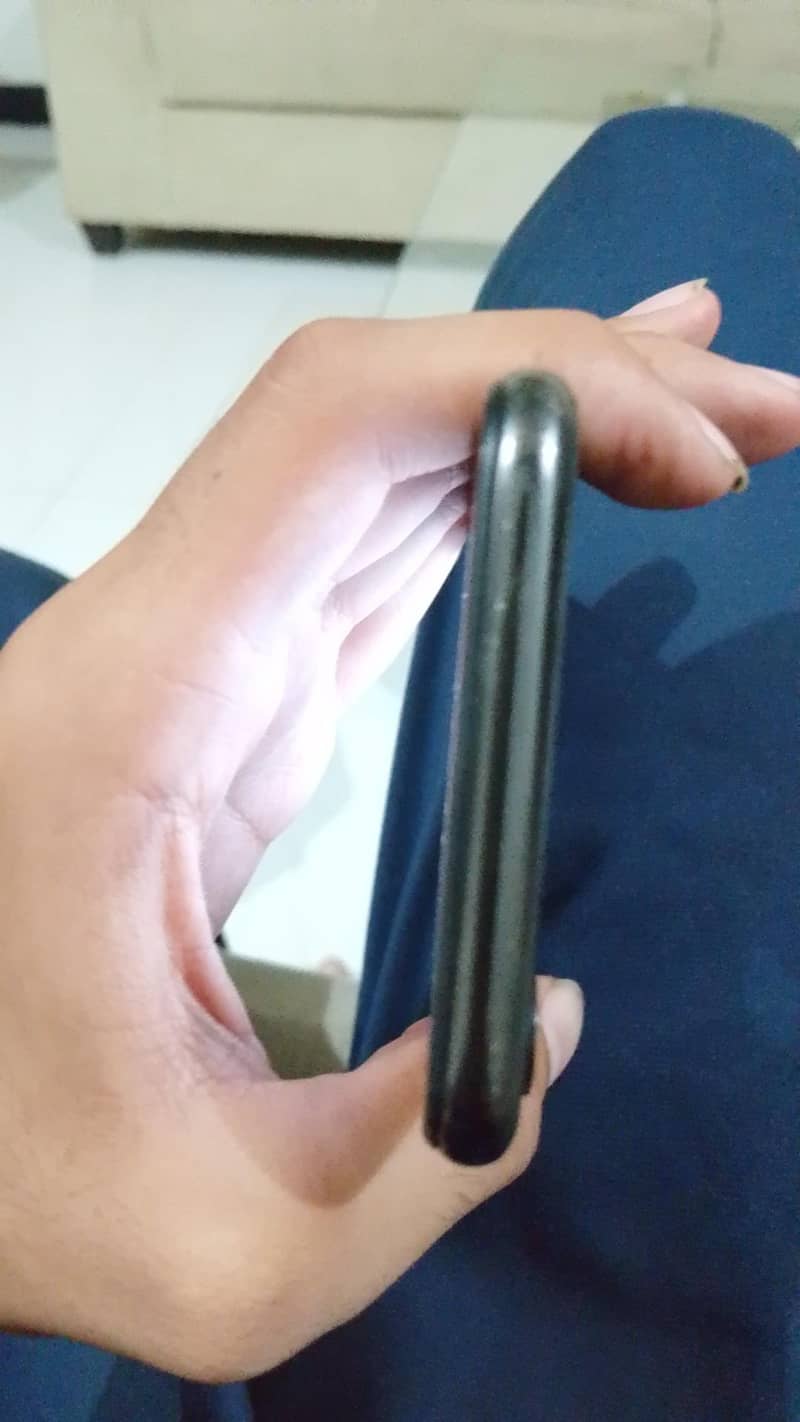 Apple iPhone X 4