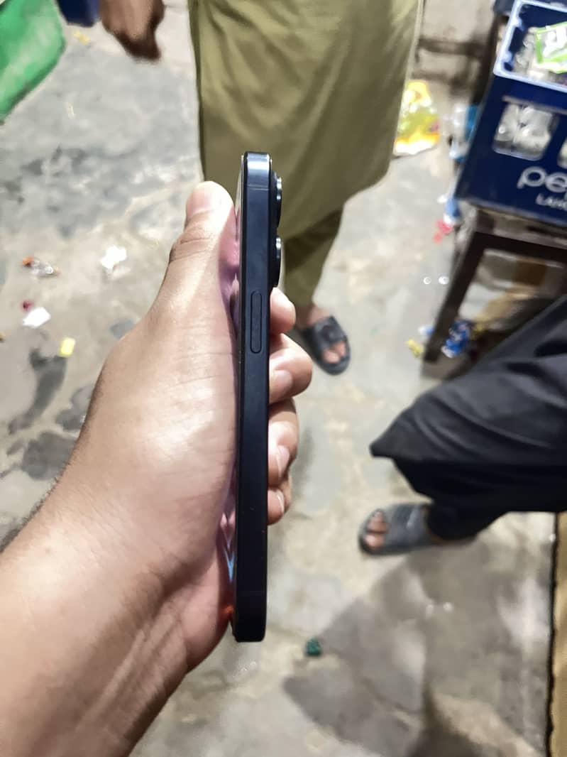 Apple iPhone 15 Pro 0