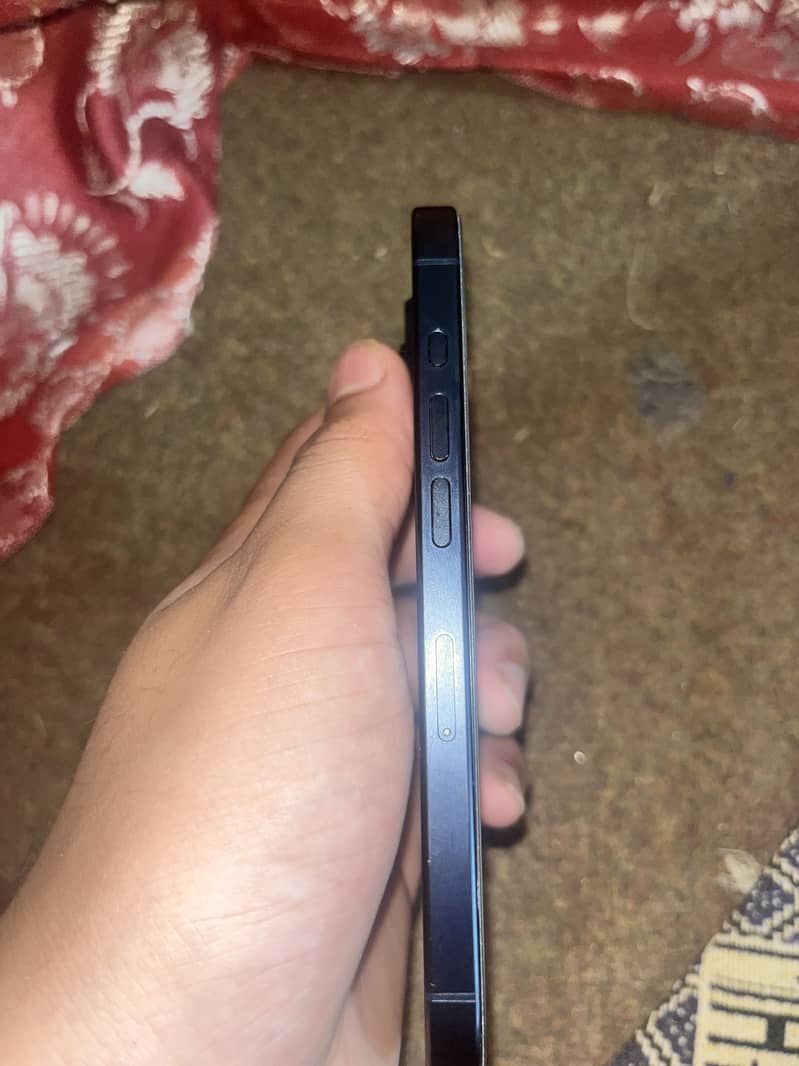 Apple iPhone 15 Pro 2