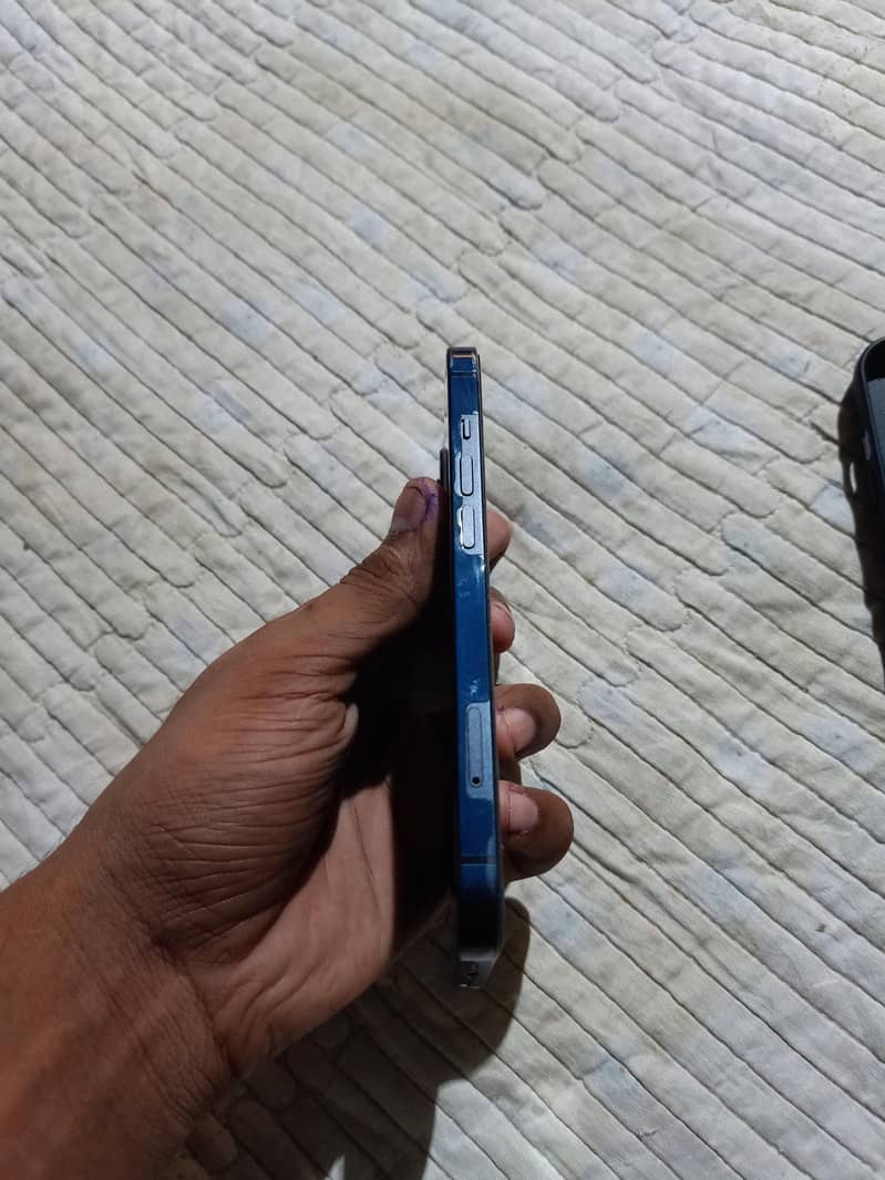 Apple iPhone 13 1