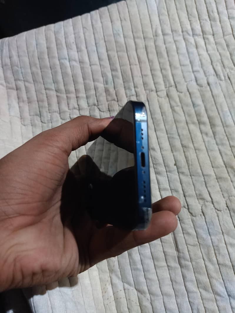 Apple iPhone 13 2