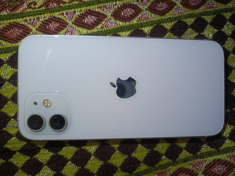 Apple iPhone 12 6