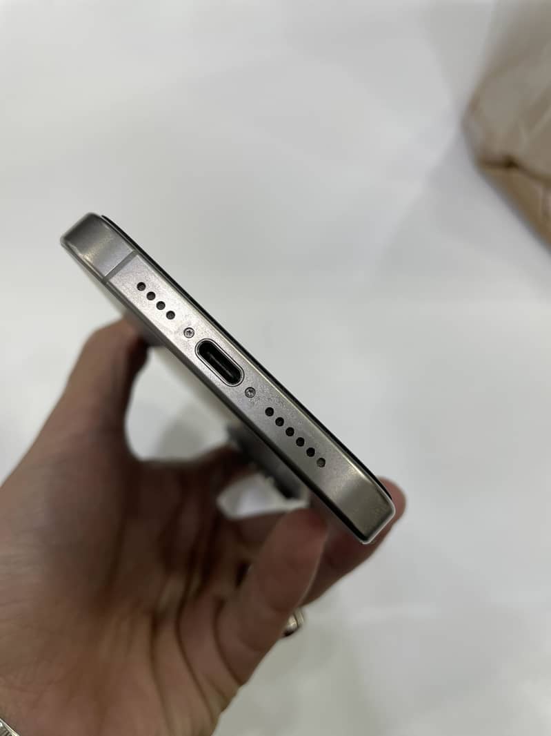 Apple iPhone 15 Pro Max 2