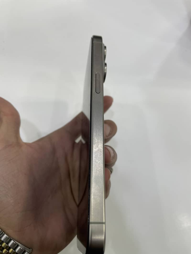 Apple iPhone 15 Pro Max 5