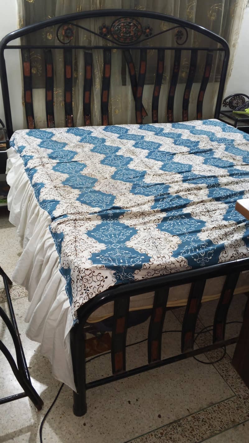 Iron bed set 0
