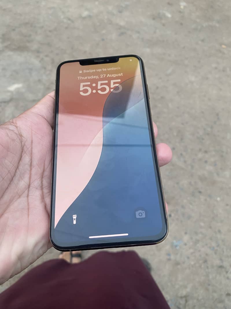Apple iPhone XS Max 5