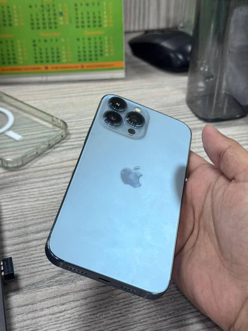 Apple iPhone 13 Pro Max 4
