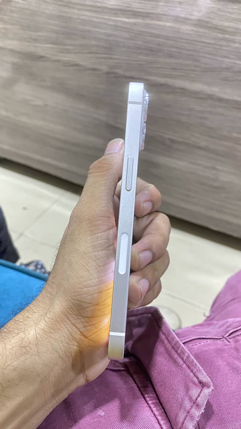 Apple iPhone 13 2