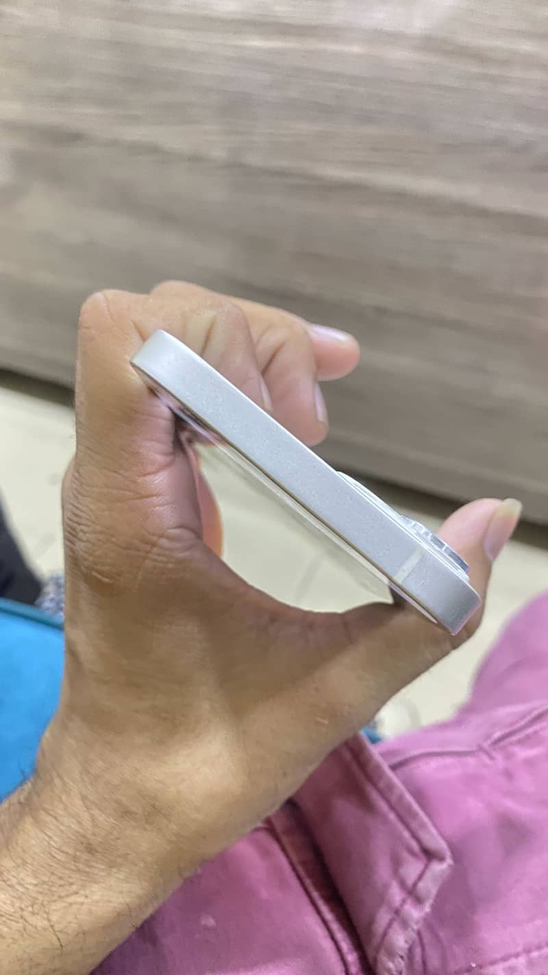 Apple iPhone 13 4