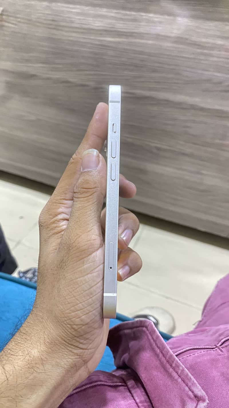 Apple iPhone 13 5