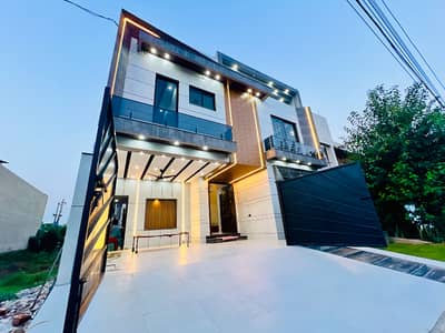10 Marla Luxurious Designer House for sale