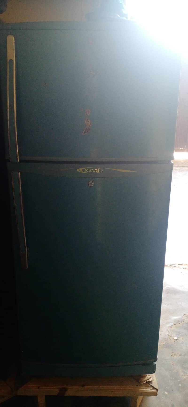 I'm selling waves refrigerator 0