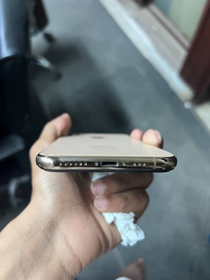 iPhone Xs 2