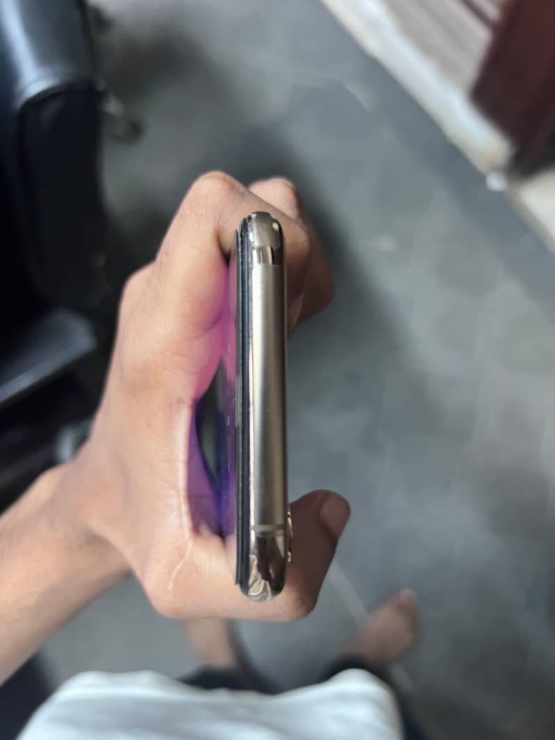 iPhone Xs 3