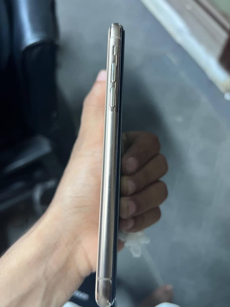 iPhone Xs 5