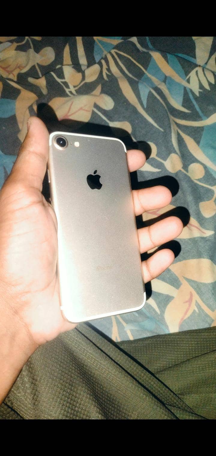Apple iPhone 7 1