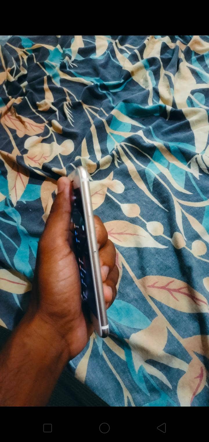 Apple iPhone 7 2