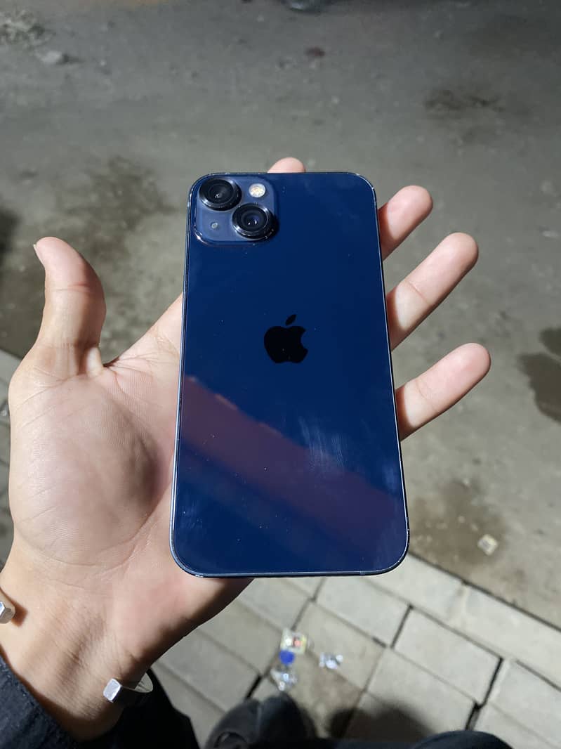 Apple iPhone 13 0
