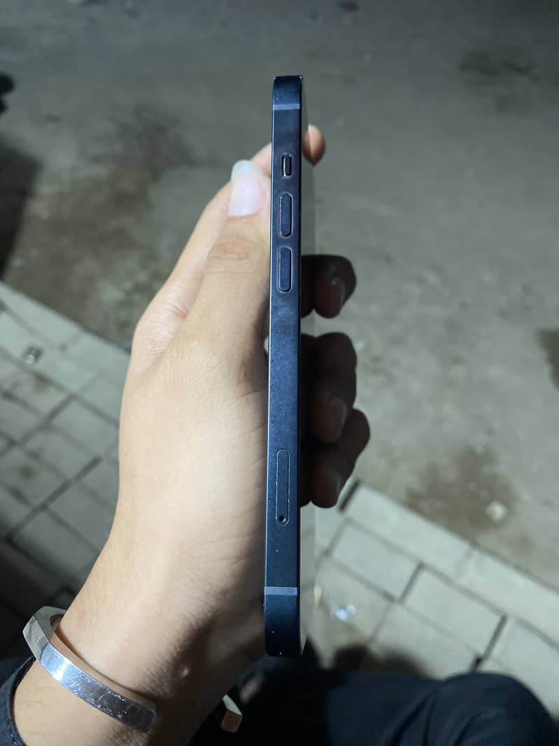 Apple iPhone 13 2