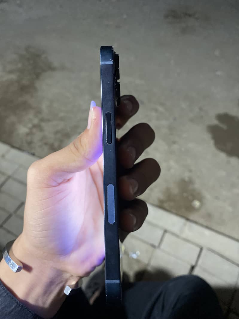 Apple iPhone 13 4